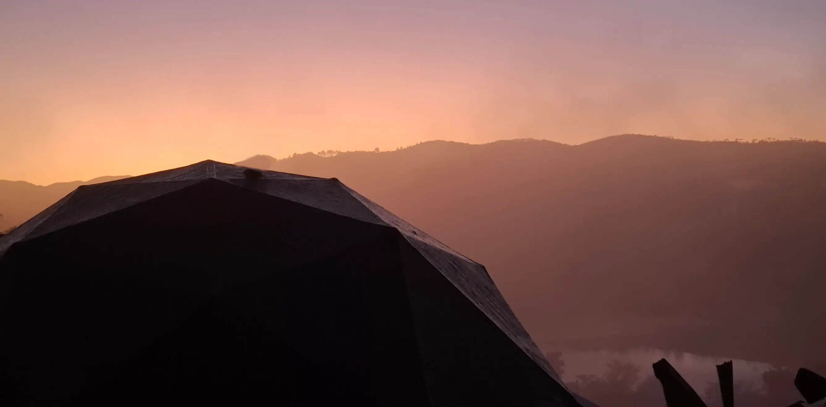 Waru Piracaia sunset mountain view